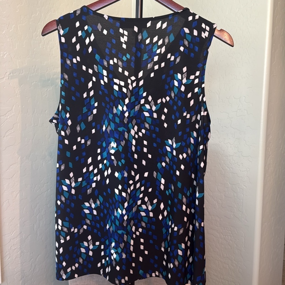 Sleeveless Blue Patterned Top - Picture 2 of 3